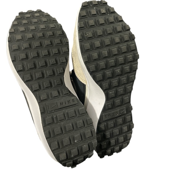 Nike Waffle Debut Women’s - size 6 - Picture 8 of 8